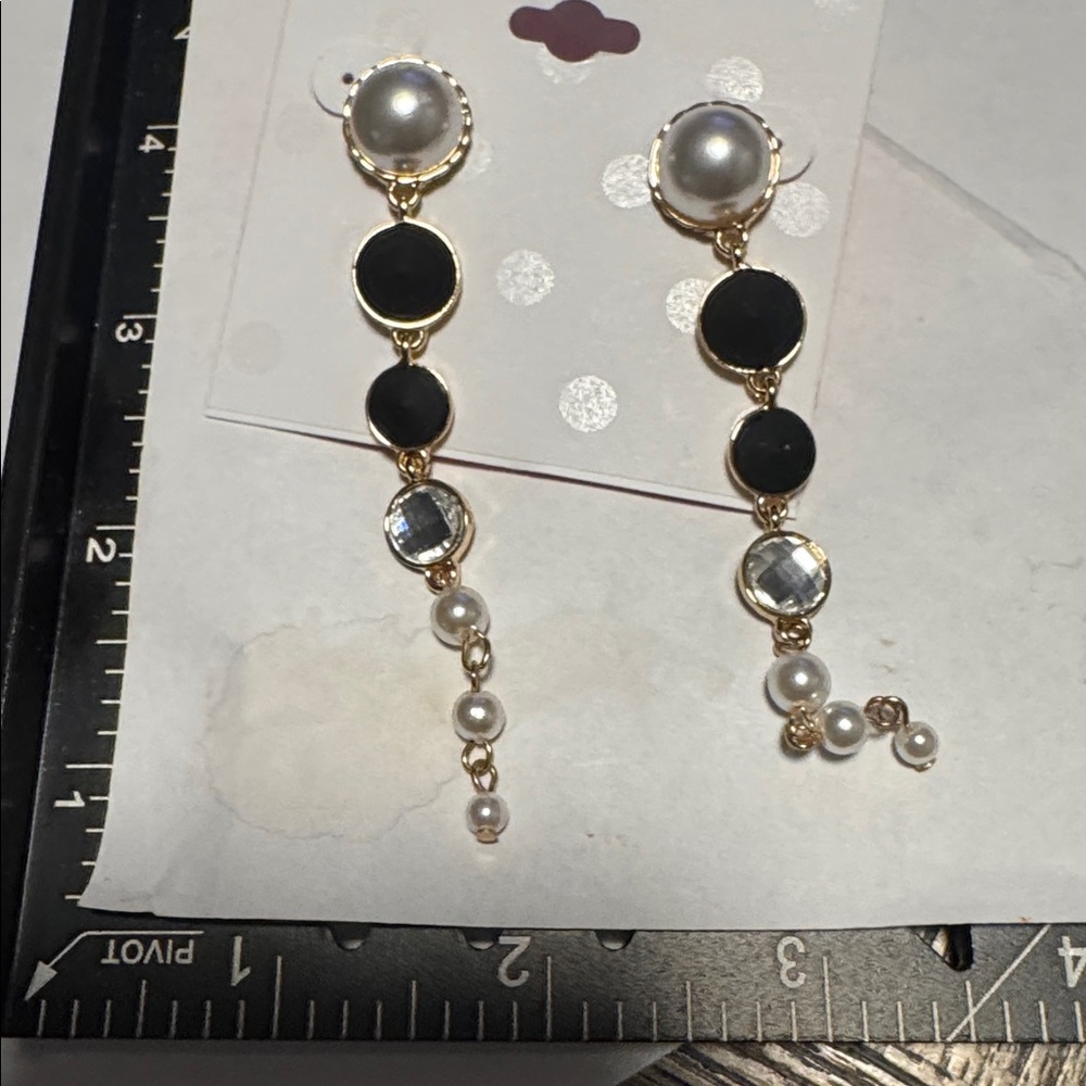 6/$25 - Isaac Mizrahi Gold-Tone Black and Pearl Linear Drop Earrings. (BR666/3) - Picture 4 of 5